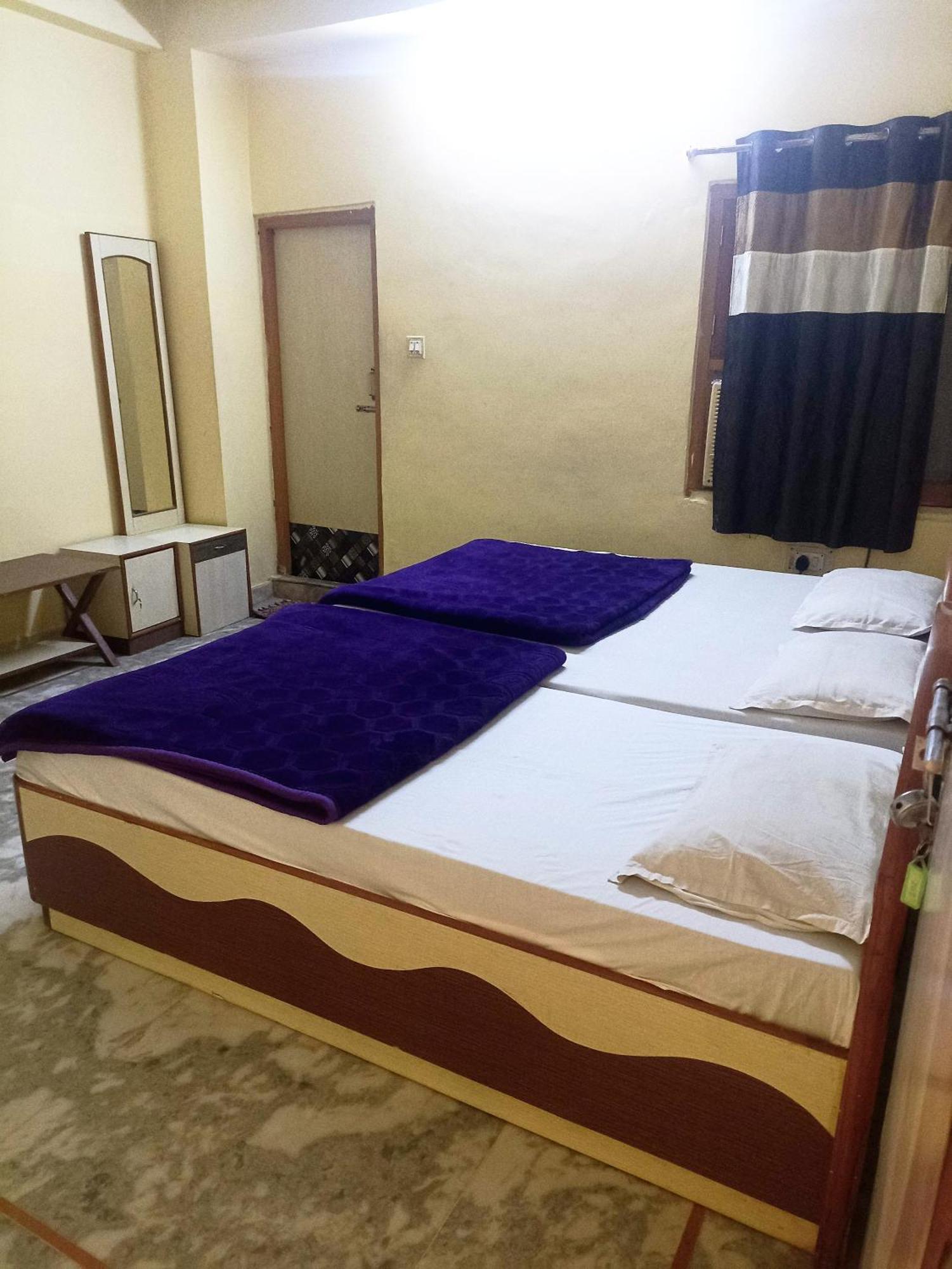 Hotel Shreeji Arpan Nāthdwāra Pokoj fotografie